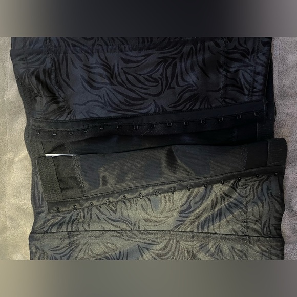 Black Clip Up Waist Trainer - Picture 4 of 5